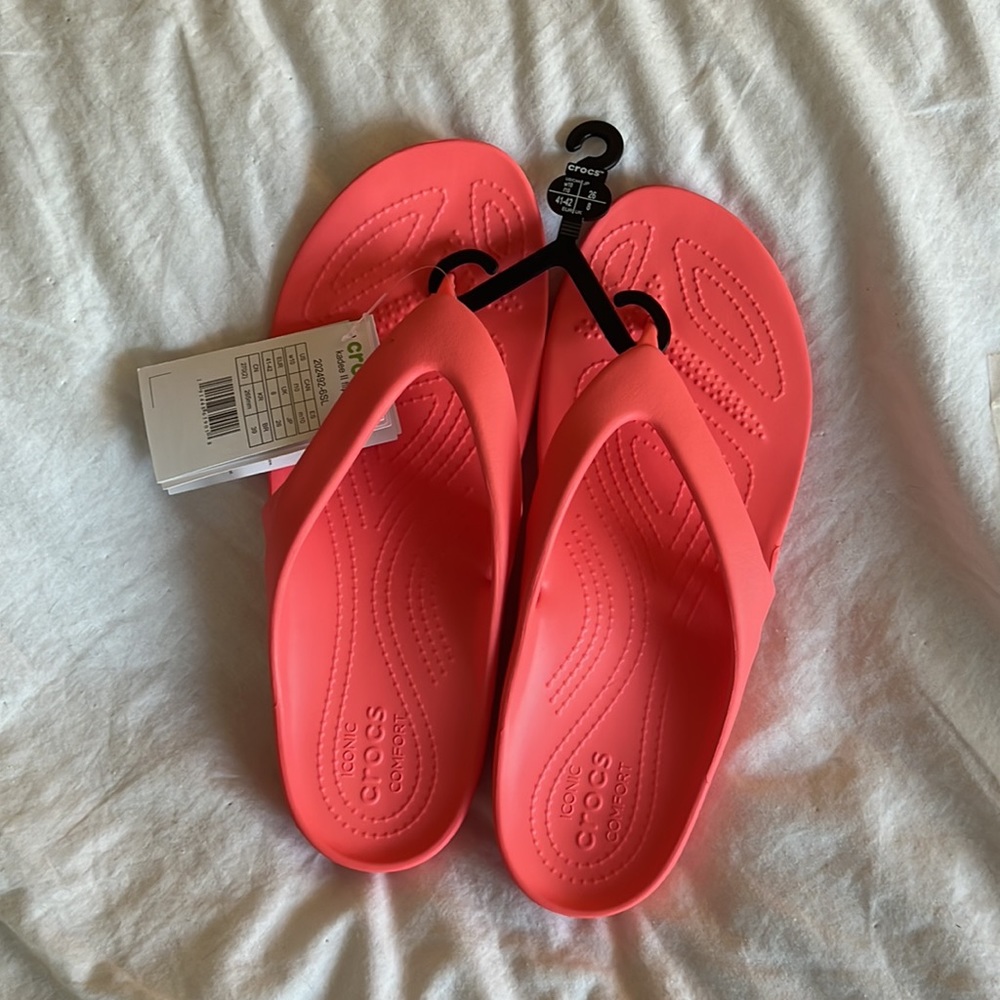 NWT CROCS Flip Flops - SIZE 10 - Brand New with Tags - Coral Pink